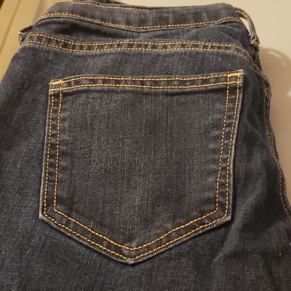 Skinny and Short Jeans - Picture 2 of 4